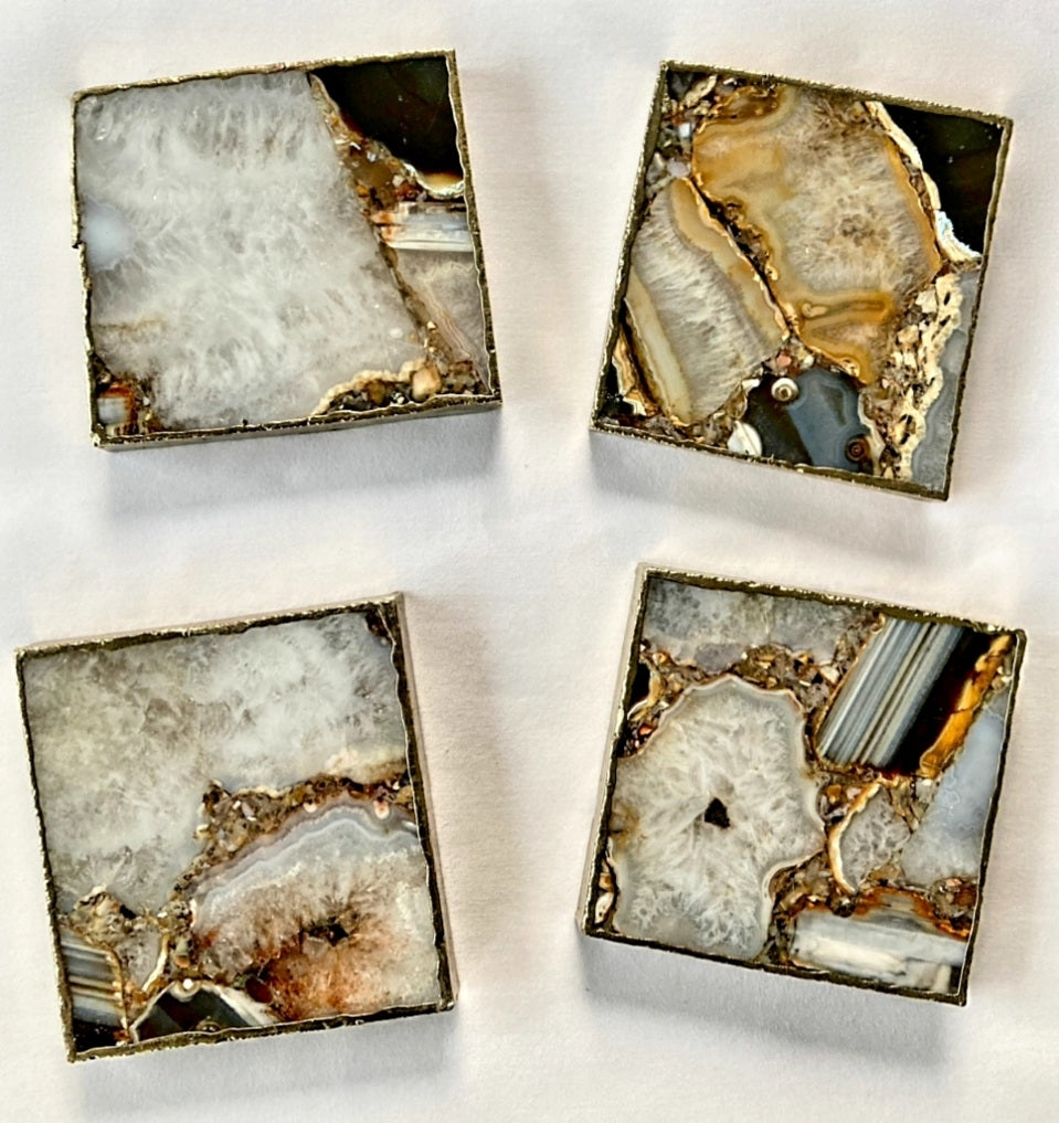 Nye, vakre og dekorative mulitcolor Agat Coasterskiver Gold Electroplated m/12mm tykkgullkant