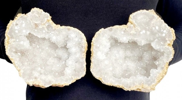 XLarge Sparkly Coconut White Quartz Marocco Geode ( par ), ca. 3000gram, 17.5x15cm inkl. 2 stk. stativer