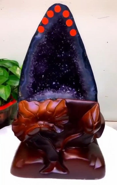 Supervakker AAA High Quality Uruguay Ametyst Geode PAR Size 38x20cm m/Trebase , weight 22kg