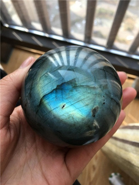 Magisk og beskyttende Labradorit Sphere Krystallkule 50 - 55mm, Medium