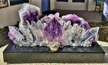 Fantastisk håndlaget Kvarts Krystall Lampedekorasjon "DEVINE LIGHT "med Ametyst, Clear Quartz. Dette er et lite kunstverk, håndlaget i NEW MEXICO ..20x10x20cm