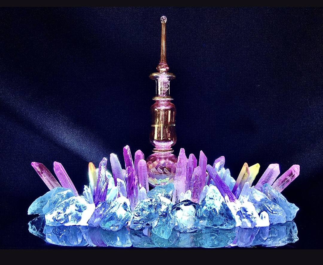 Fantastisk hÅndlaget CLEAR QUARTZ CRYSTAL Lampedekorasjon“ A QUIET BEAUTY REMINDS US WE ARE ALL UNIQUE IN DESIGN”