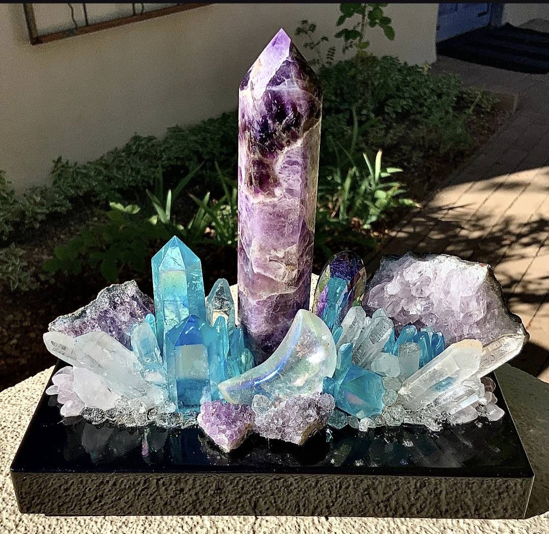 Fantastisk håndlaget QUARTZ & AMETHYST CRYSTAL Lysdekorasjon  - " CRADLED MOON "