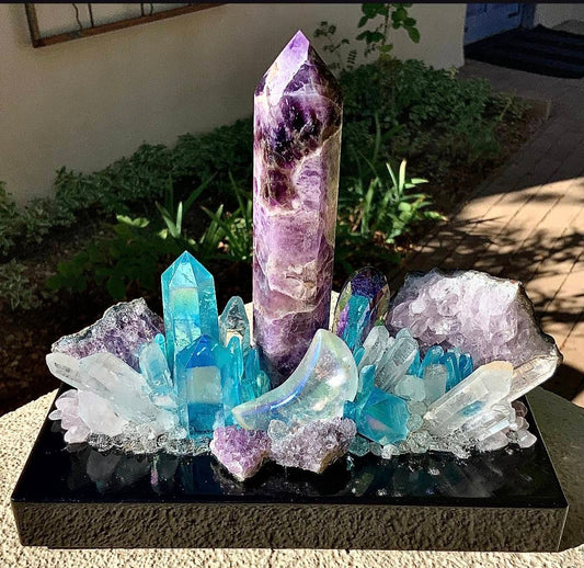 Fantastisk håndlaget QUARTZ & AMETHYST CRYSTAL Lysdekorasjon  - " CRADLED MOON "
