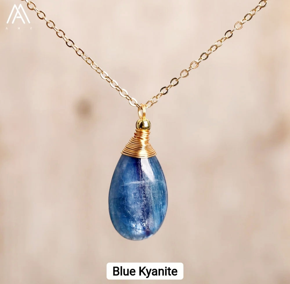 Supervakre AA kvalitet naturlig BLUE KYANITE DrÅpeanheng Gold plated m/kjede, ca. 25x15mm