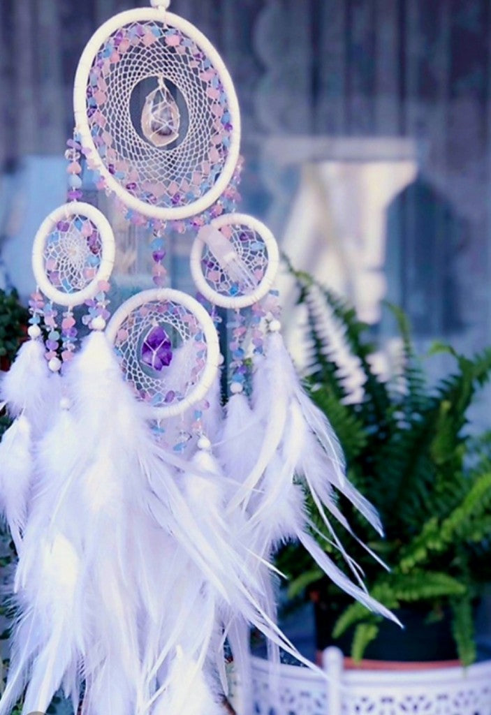 Vakker Indian Drømmefanger m/ledlys og RÅ White quartz & Fluorite Krystalldesign, 13x50cm, Hvite Andefjær