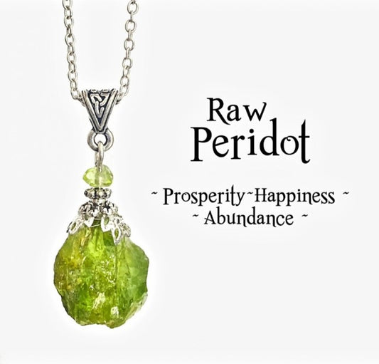 Nye, hÅndlagede Raw Peridot Clusterstone ( Prosperity, Happiness, Abundance) Anheng m/kjede