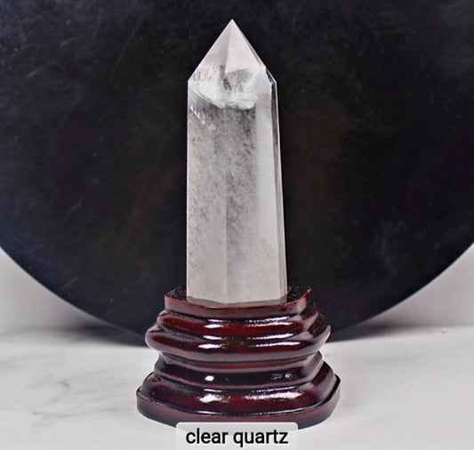 Large Clear Quartz Chevron Quartz TÅrnkrystall m/trebase, 10x3cm