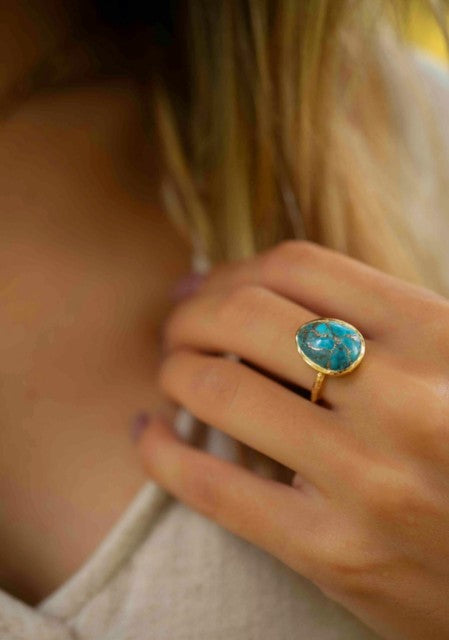 HÅndlaget, Designring med stor Teardrop Torquise Copper sten,  18 K Gold Electroplated.