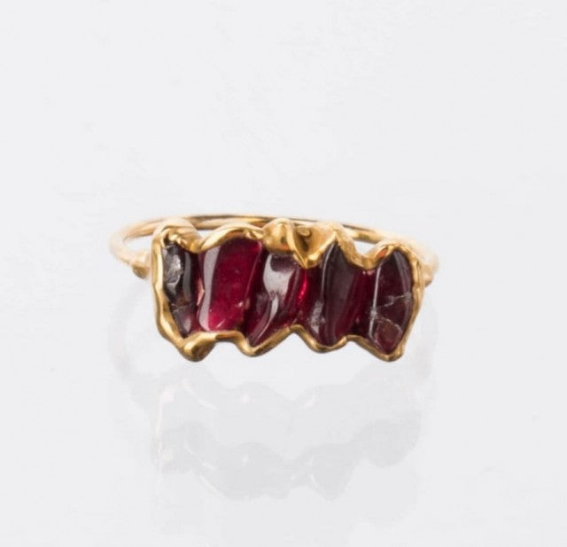 Ny, hÅndlaget rustik 5 Stone Granat Ring