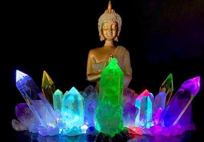 Fantastisk hÅndlaget Kvarts Krystall Lampedekorasjon med Ametyst, Gul Titan Quartz og Quartz, GOLDEN SITTING BUDDHA