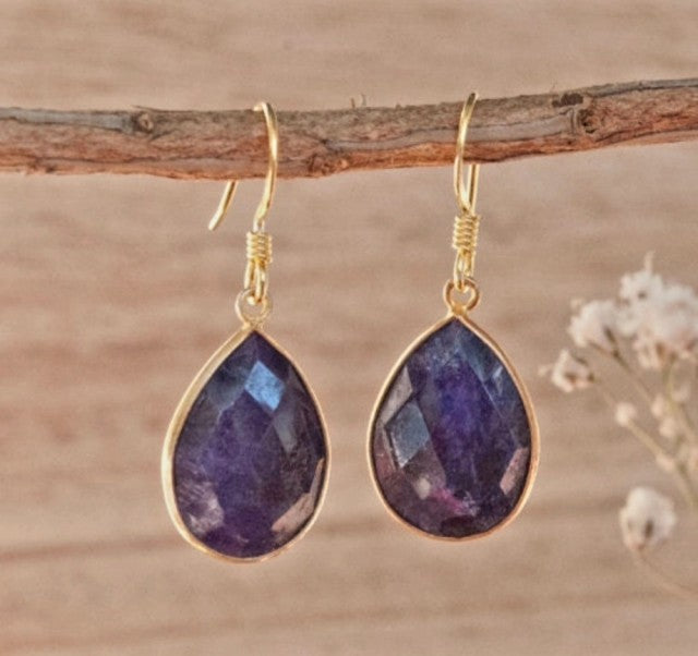 Elegante og enkle øredobber m/krok i tear drop design, Goldplated - Ametyst