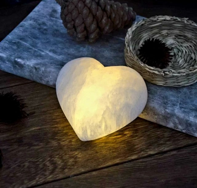 Selenitt Lampe i hjertedesign, oppladbar USB Large 10cm