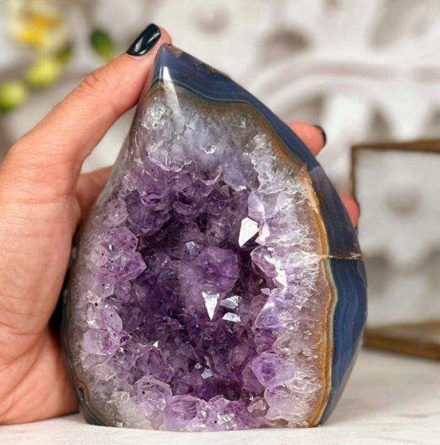 Natural Uruguay Amethyst &amp; Agate Flame Geode, ca. 700gram