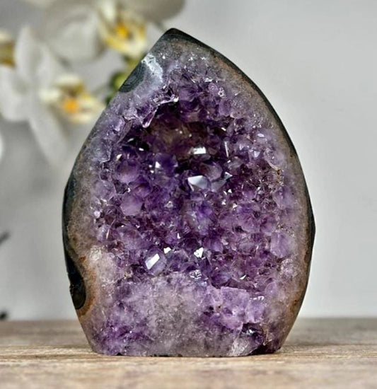 Natural Uruguay Amethyst &amp; Agate Flame Geode, ca. 700gram