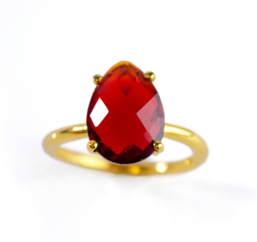 Vakre "Solitair Tear Drop" Designring m/enkel innfatning og 12x9mm sten, GARNET - Januar Birthstone