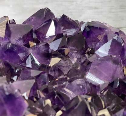 Extra Plus Brazilian Amethyst Geode SOFA Table Metal Frame Table w/Druzy big Cluster, ca. 72kg m/ramme - 55x36x21cm Stone