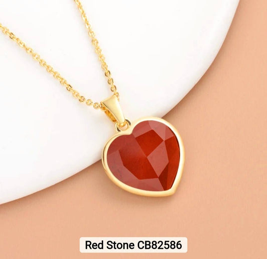 Small Hearts Designkjede 17mm - Gold Electroplated -  Red Stone
