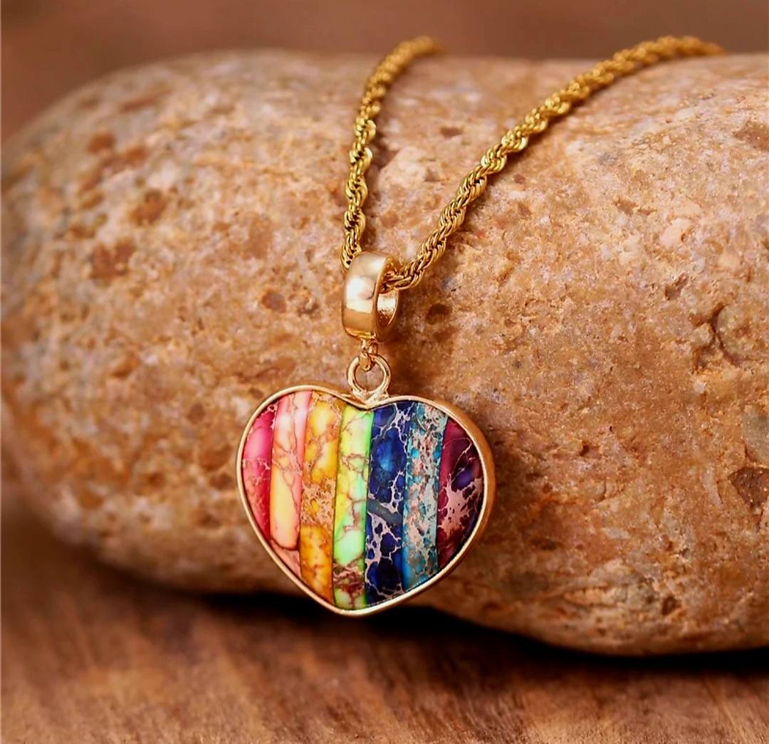 Large 7 Chakra Heart 25mm Designkjede , Gold Electroplated