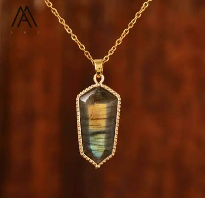 Nye MICCI Design Hexagon Labradorite 25x12mm Point Anheng m/kjede, Gold Electroplated