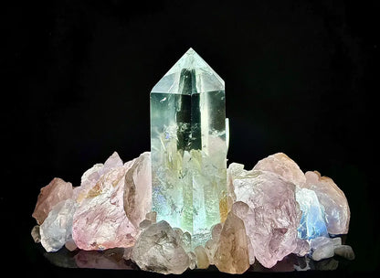Fantastisk håndlaget ILLUMINATION QUARTZ LED Lampedekorasjon “I HEART YOU” med Clear Quartz, Raw Rose Quartz, Angel Aura Quartz mm.