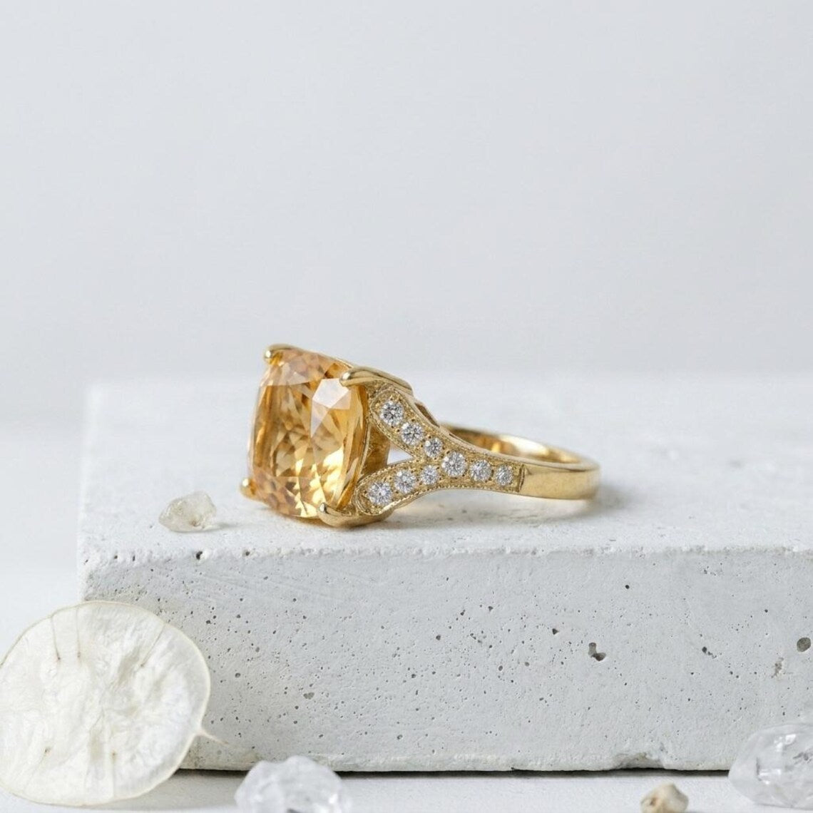 Ny & Trendy 14K Goldplated ( 925s Silver ) Art Deco Vintage Ring - med oval 10mm Yellow Citrine sten og Zirkoner