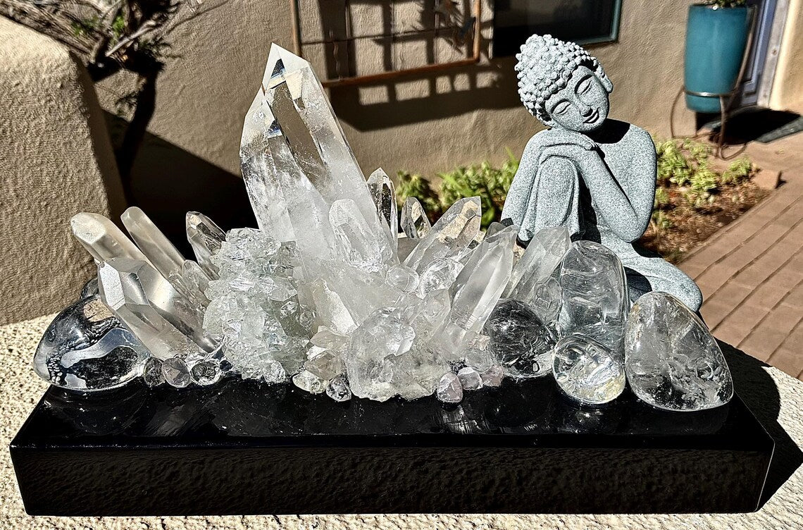 Fantastisk håndlaget Peaceful BUDDHA Quartz Krystall Lampedekorasjon med vario ledlys ,“ ILLUMINATED STILLNESS AND PEACEFUL ENERGY”