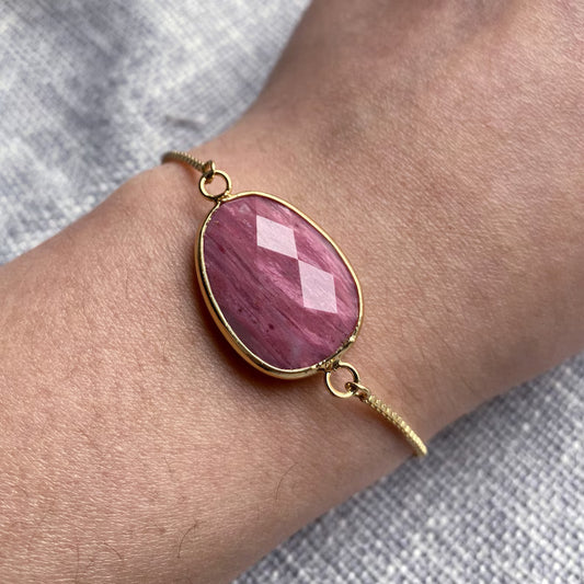 Nye MICCI Design Petit Armbånd, Gold Electroplated m/justerbar lenke, oval sten - Rhodonite