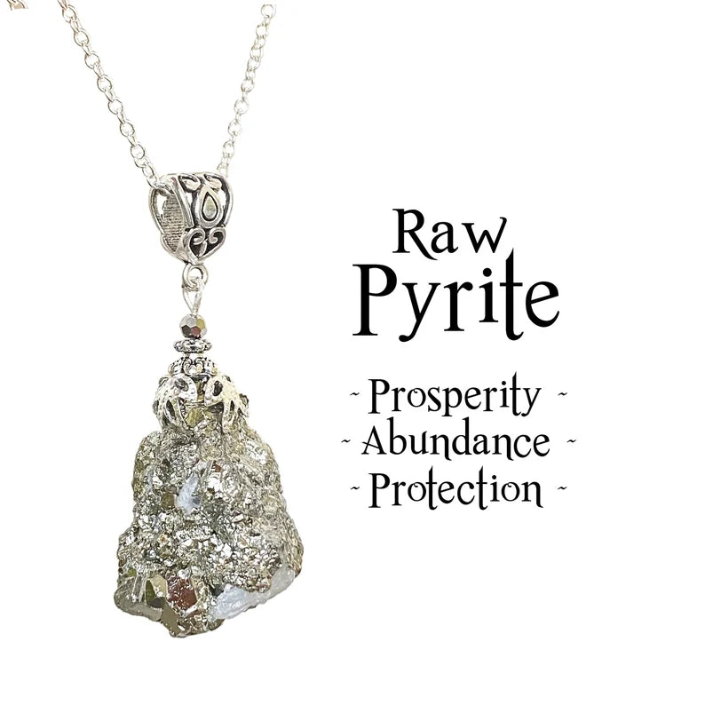 Vakkert, nytt hÅndlaget Designkjede med rÅkrystall i Pyritt anheng