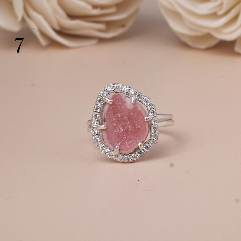 Unike og vakre AGATE Geode Druzy Ring | Sterling Silver, CZ Halo, Adjustable, Geode Size - 16x13mm