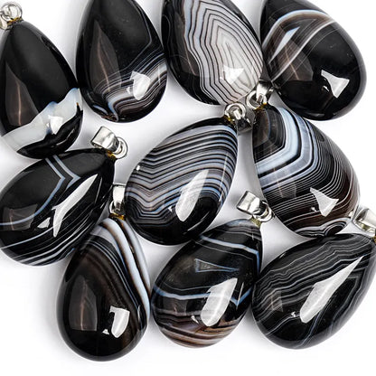 Nye Brazilian AGATE Teardrop - anheng m/ Silverplated Kjede, Black &amp; white - 30mm