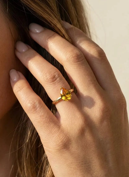 Vakker og Mareshia "Solitaire" enstens 9x7mm Citrine Ring, Gold Vermeil ( 925s Silver )