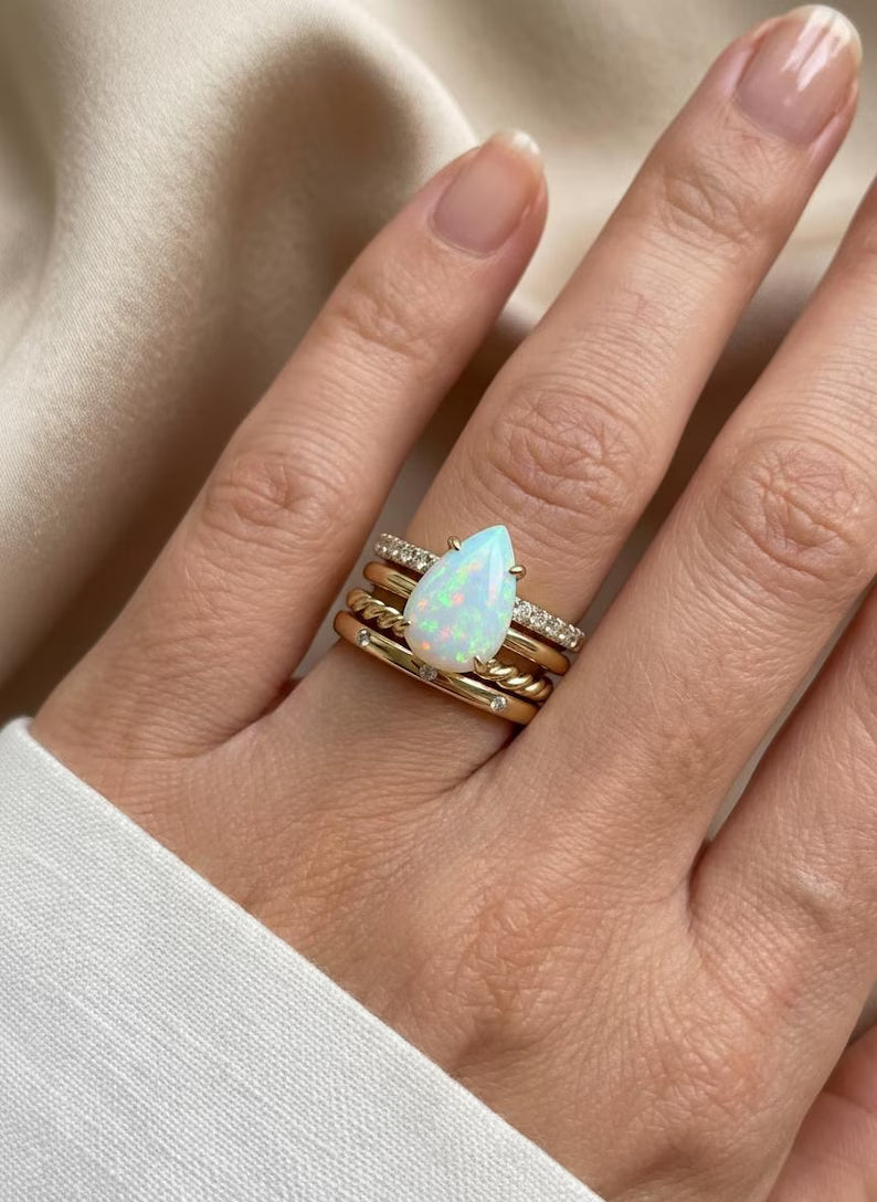 Vakker og Mareshia "Solitaire" enstens 9x7mm OPAL Ring, Gold Vermeil ( 925s Silver )