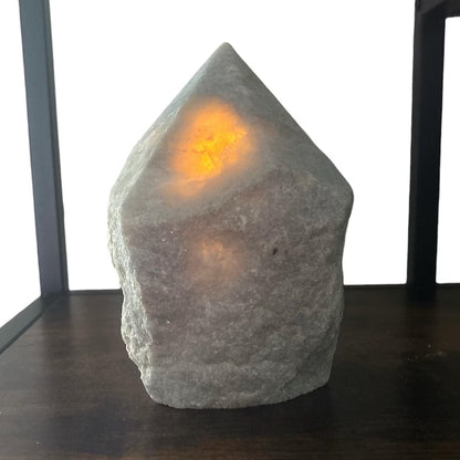Large Blue Calcite Kvarts Råkrystall lampe m/trebase, ca. 15cm x 10cm - 2kg