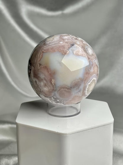 Vakker Flower Blossom Agate Sphere , ca. 65mm