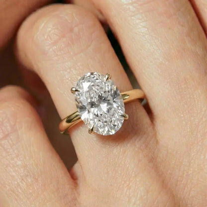 Vakker og Mareshia "Solitaire" enstens 10x8mm Simulated Diamond CZ Ring, Gold Vermeil ( 925s Silver )