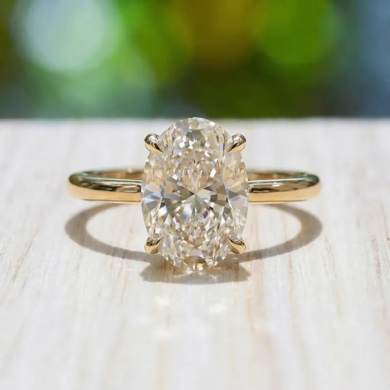 Vakker og Mareshia "Solitaire" enstens 10x8mm Simulated Diamond CZ Ring, Gold Vermeil ( 925s Silver )