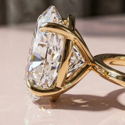 Vakker og Mareshia "Solitaire" enstens 10x8mm Simulated Diamond CZ Ring, Gold Vermeil ( 925s Silver )