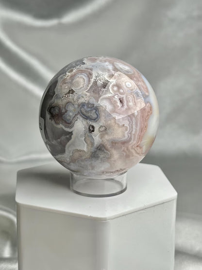 Vakker Flower Blossom Agate Sphere , ca. 65mm