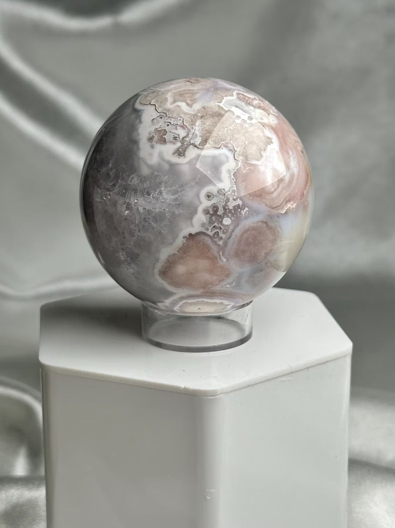 Vakker Flower Blossom Agate Sphere , ca. 65mm