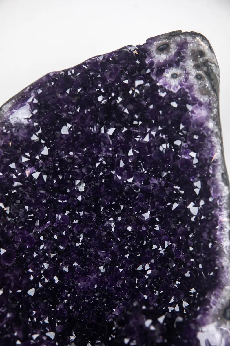 MÅNEDENS KUPP - 50% OFF + FREE FRAKT + BONUSGAVE / ARTIGA URUGUAY AMETYST EXTREME HIGH QUALITY, OPEN GEODE m/STATIV- 92x28x23cm, AWS0956