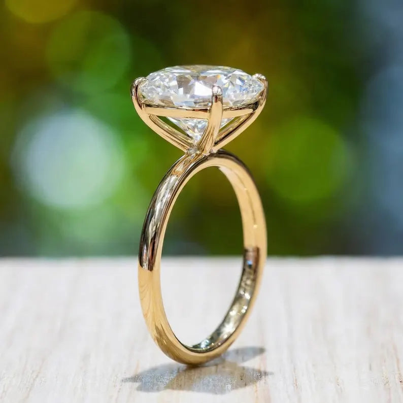 Vakker og Mareshia "Solitaire" enstens 10x8mm Simulated Diamond CZ Ring, Gold Vermeil ( 925s Silver )