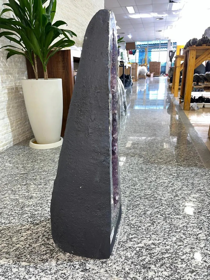 Månedens Utvalgte / Inntil 40% OFF - AMETYST GEODE - Total Weight 31.6kg - 69cm Høy - 23cm bredde - 23cm Dybde