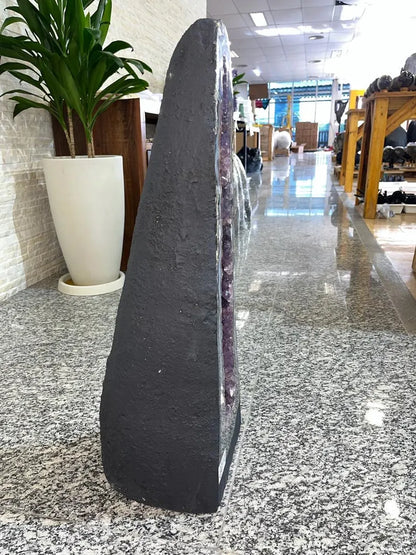 Månedens Utvalgte / Inntil 40% OFF - AMETYST GEODE - Total Weight 31.6kg - 69cm Høy - 23cm bredde - 23cm Dybde