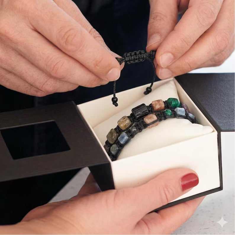 New 2026 Design / Trendy og Exclusivt Shambhala Armbånd, Premium 7 Chakra Bracelet Raw Tourmaline, Flashy Labradorite Rutilated Quartz Sunstone, Genuine Malachite, Lepidolite !