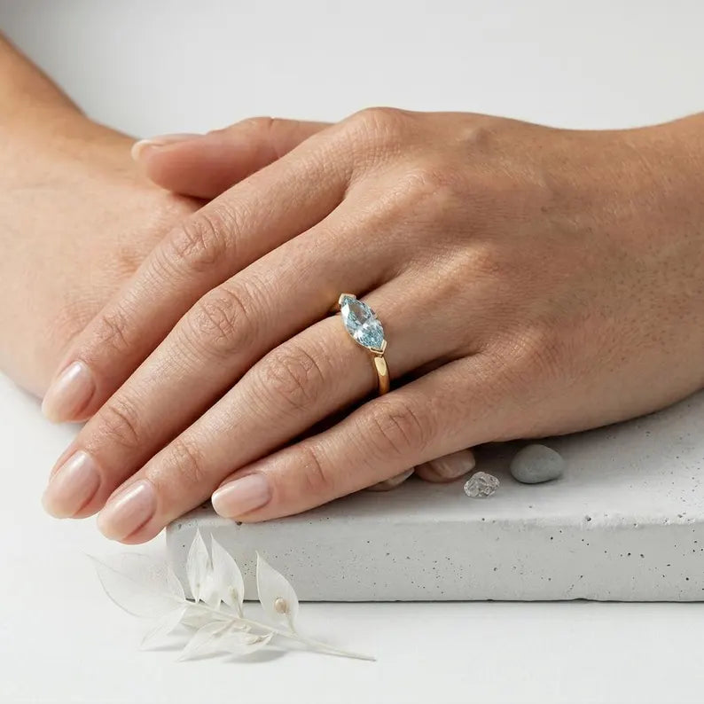 Vakker Mareshia "Solitaire" Marquise Cut Aquamarine Ring ( Lab Created) Designring, Gold Vermeil ( 925s Silver )