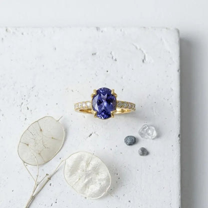 Vakker Art Deco "Solitaire" enstens Tanzanite 8x10mm Spinell Ring, Gold Vermeil ( 925s Silver )