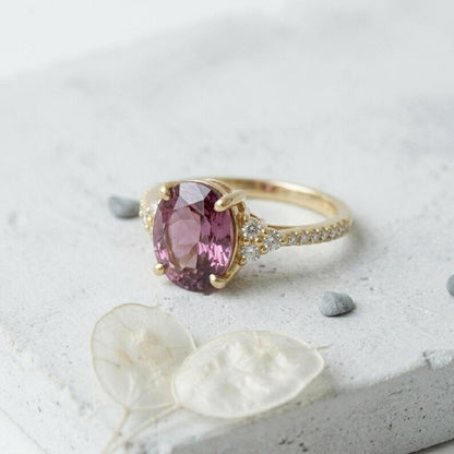 Vakker Art Deco "Solitaire" enstens Purple Ruby 10x12mm Spinell Ring, Gold Vermeil ( 925s Silver )