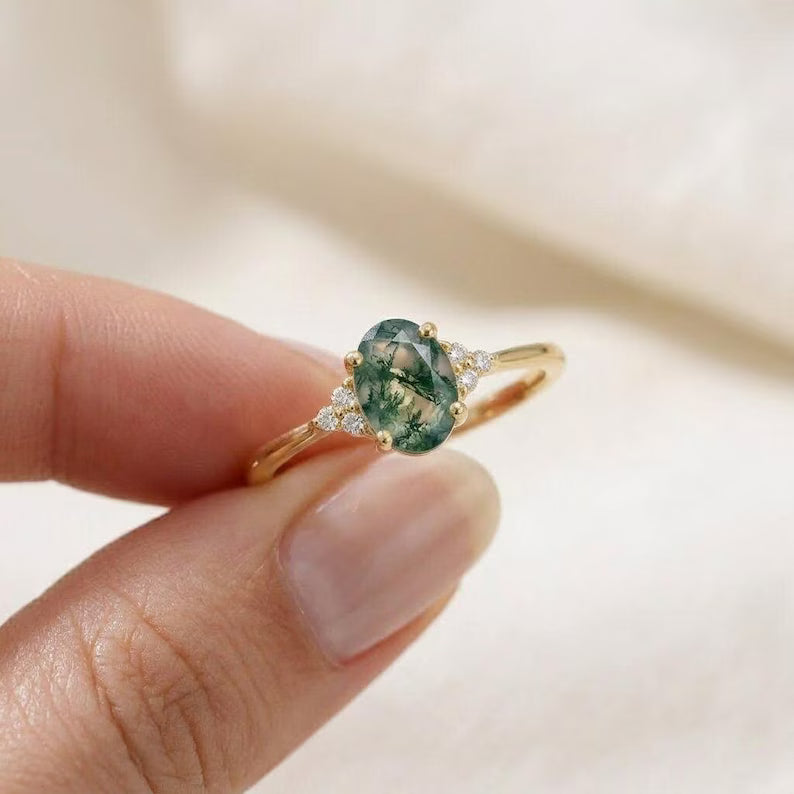 Ny & Trendy 14K Goldplated ( 925s Silver ) Art Deco Vintage Ring - med oval 8x10mm Green Moss Agate Quartz sten og Zirkoner