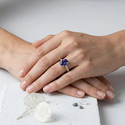 Vakker Art Deco "Solitaire" enstens Tanzanite 8x10mm Spinell Ring, Gold Vermeil ( 925s Silver )